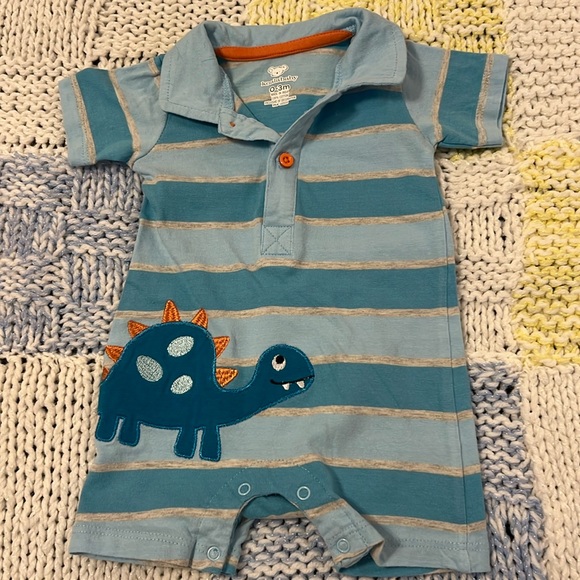 0-3 mo. Koalababy one piece w baby dinosaur detail-easy on/off snaps & buttons👼 - Picture 1 of 5